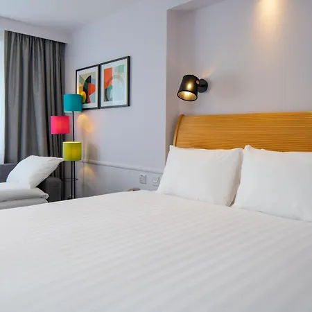 Hotel Bristol Filton By Ihg 4*